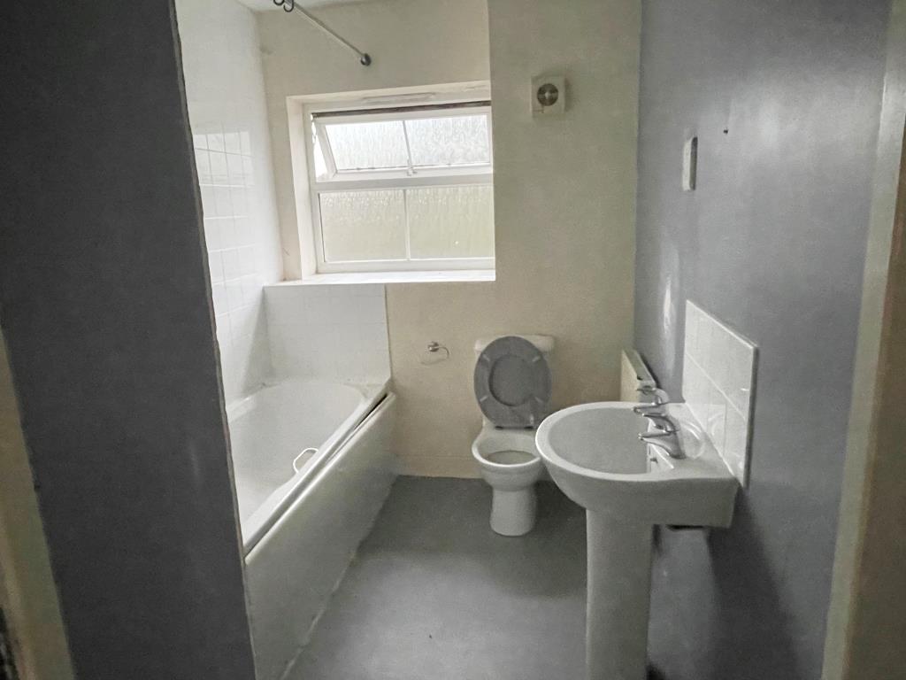 Lot: 113 - LEASEHOLD FLAT FOR IMPROVEMENT - Bathroom with W.C. and sink